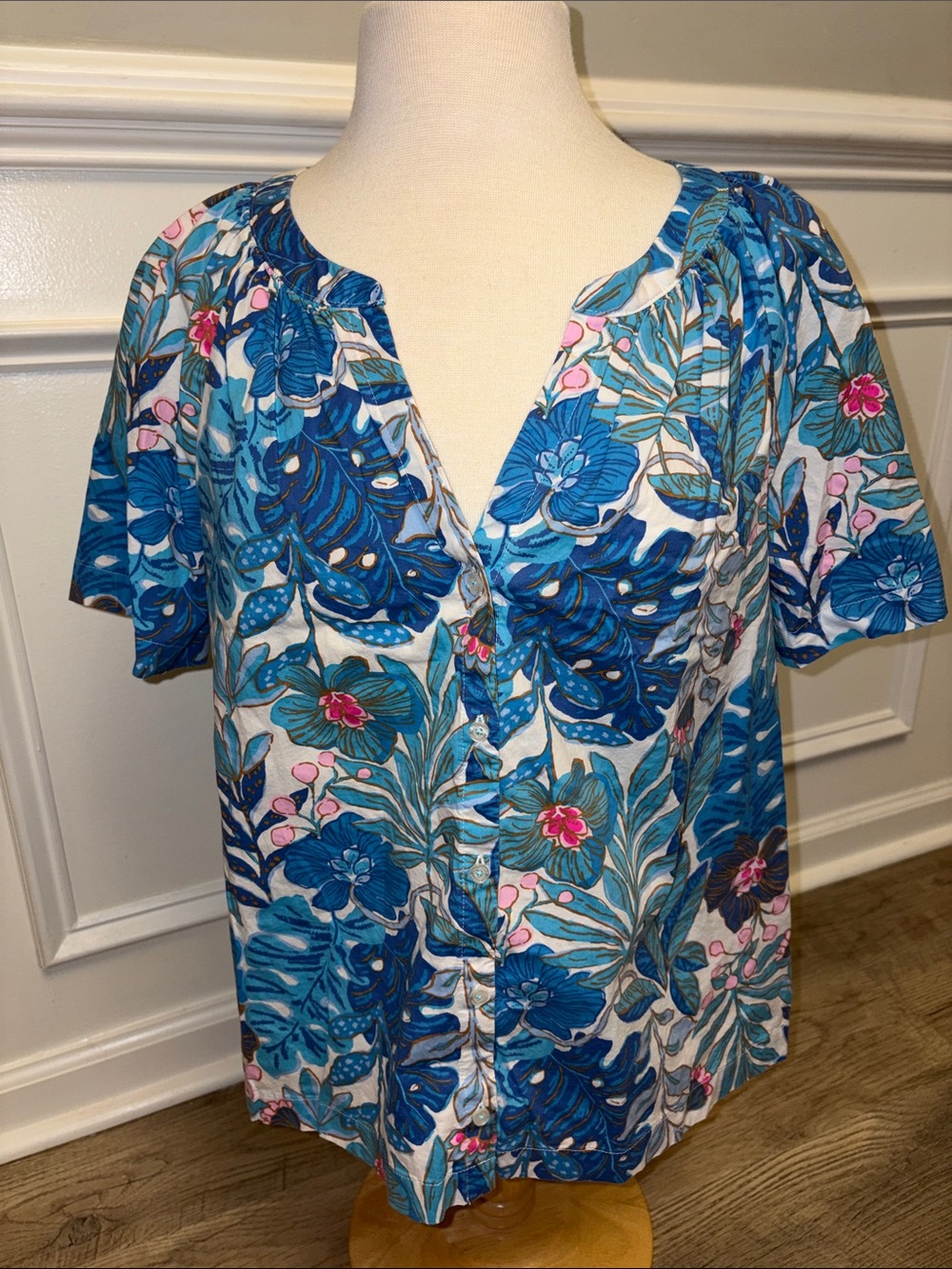 Lilly Pulitzer Blue Floral Short Sleeve Scoop Neck Top Large
